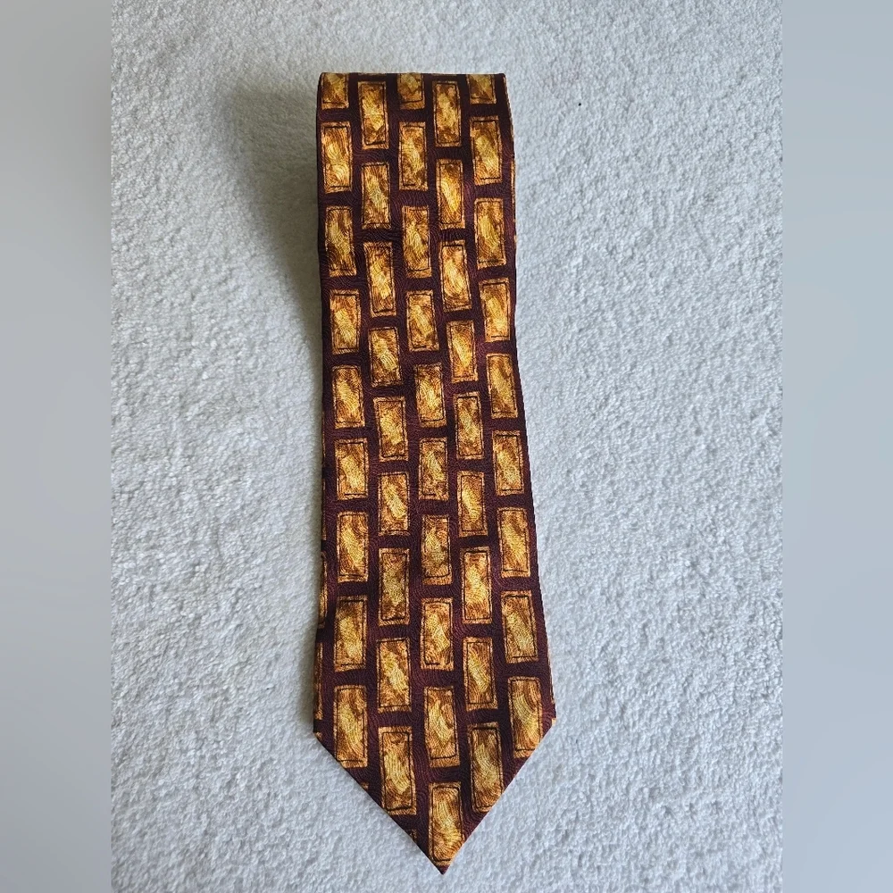 Bellagioseta Geometric Patterned Tie in Brown and Gold